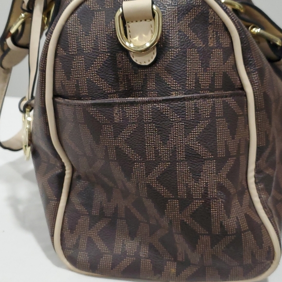 Michael Kors Signature Bowling Pocketbook - Picture 7 of 10